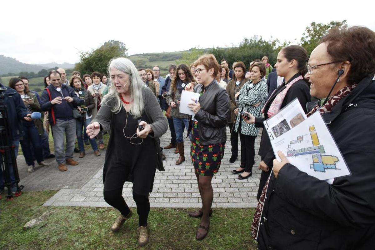 Mary Beard visitando la Villa Romana de Veranes Mary Beard visitando la Villa Romana de Veranes