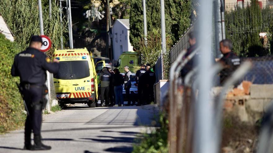 Despliegue policial por el hombre atrincherado en Murcia con su hermana como rehén.