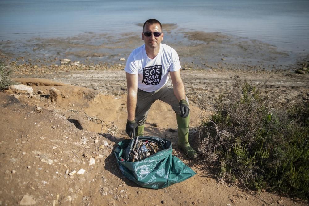 Recogida de plásticos en el Mar Menor