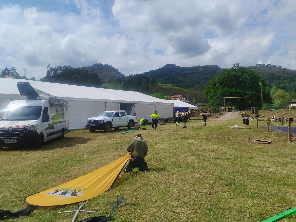 Cornellana, en Salas, se prepara para la Feria del Salmón y la subasta del campanu de Asturias
