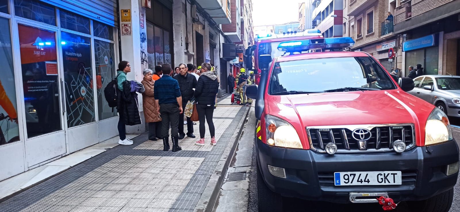 Susto en la calle Carmen por el incendio de un local en desuso