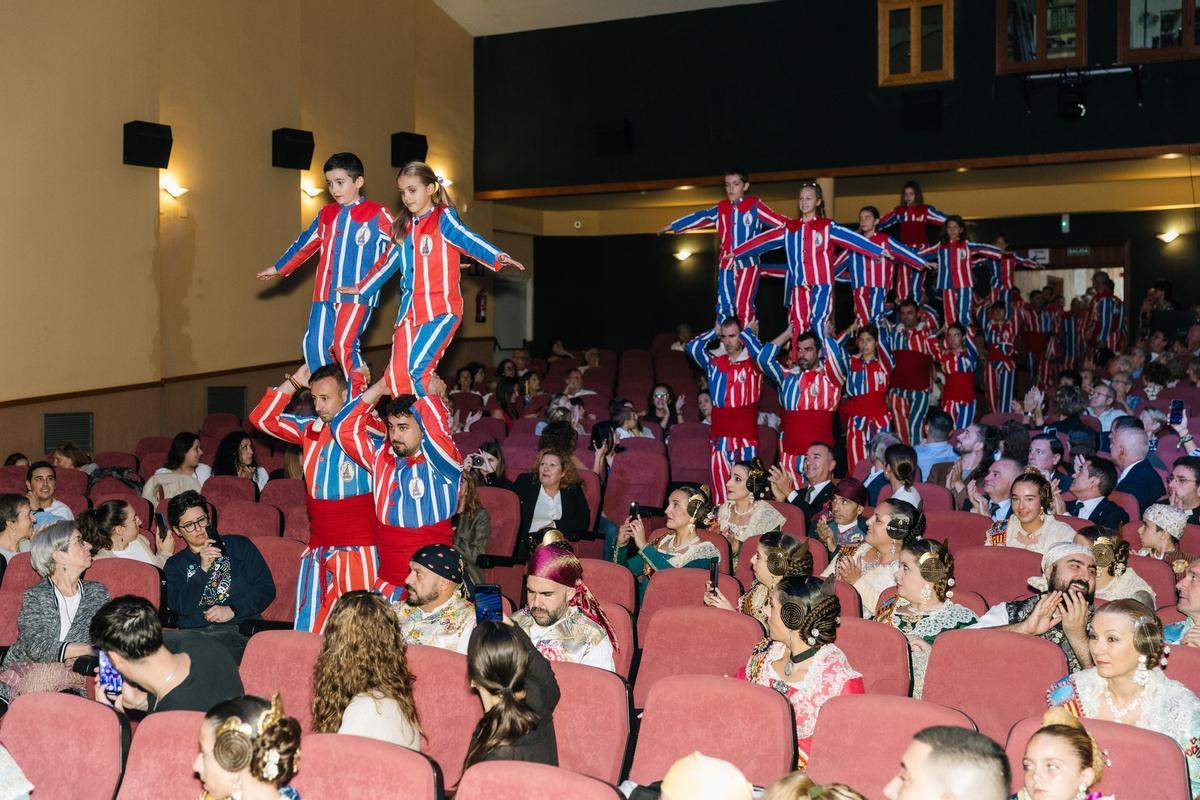 La Muixeranga d'Algemesí en la celebración del 9'Octubre en Riba-roja.