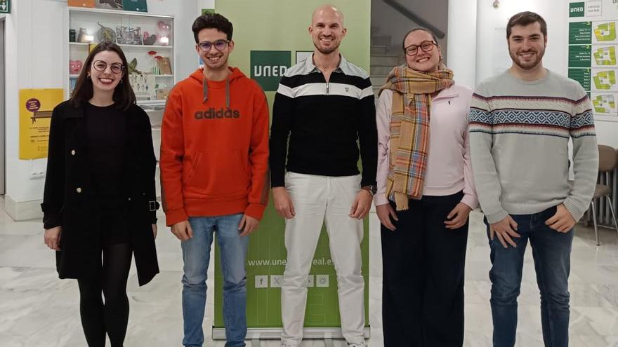 Foto de la presentación del nuevo equipo directivo de la UNED de Vila-real. Rubén de la Cruz es el primero por la derecha.