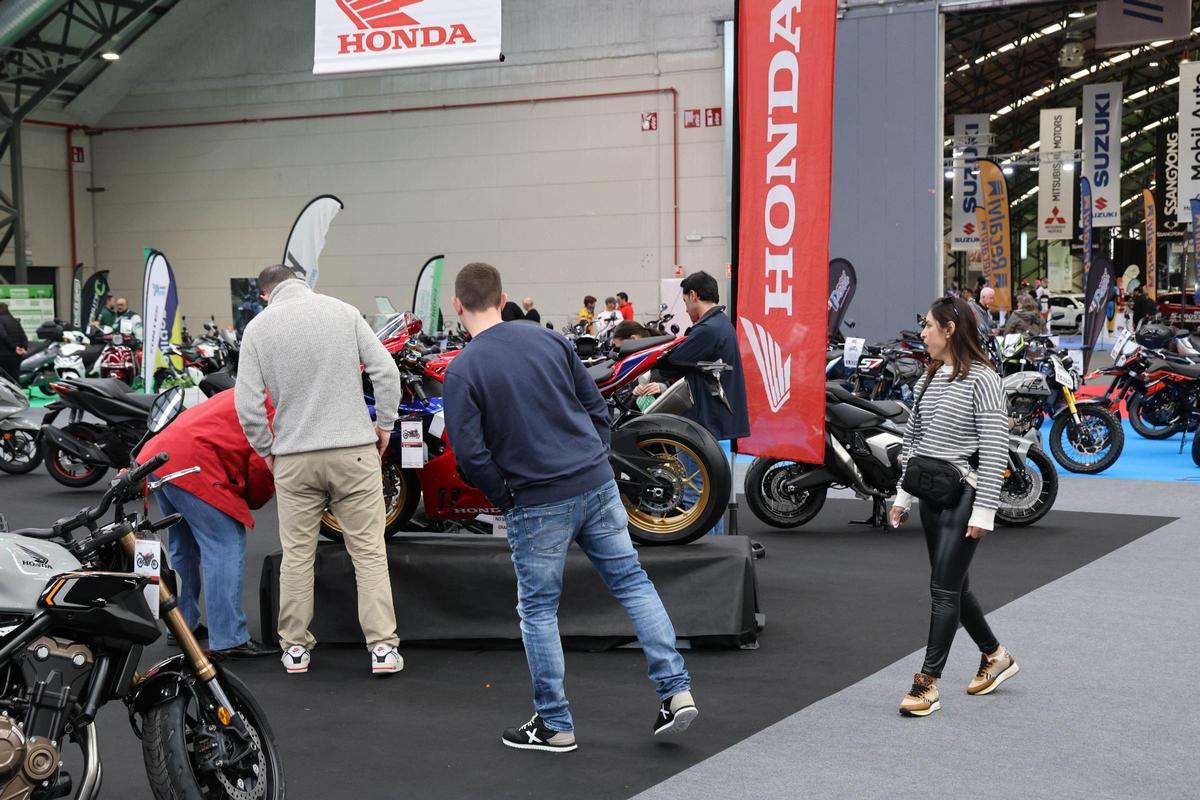 Un paseo entre coches y motos en Vigo Un paseo entre coches y motos en Vigo