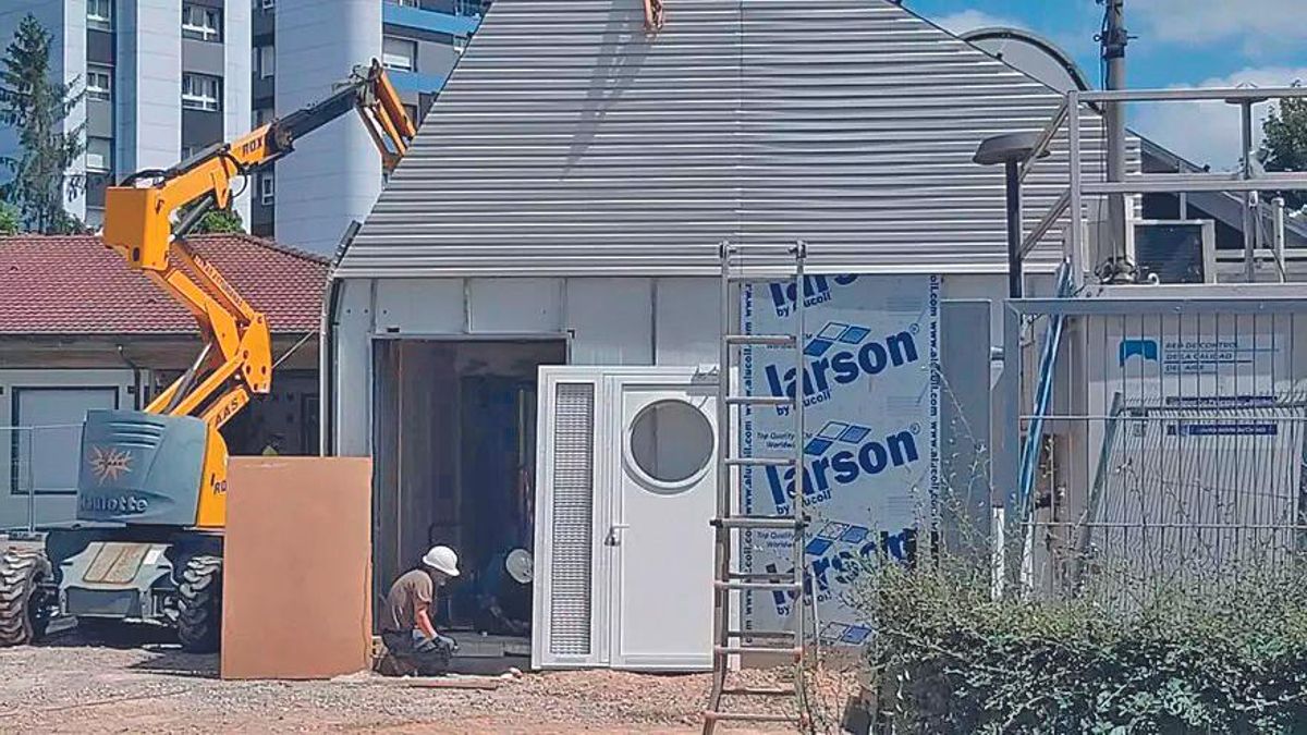 Los trabajadores, hace unos días, en el remate de las obras.