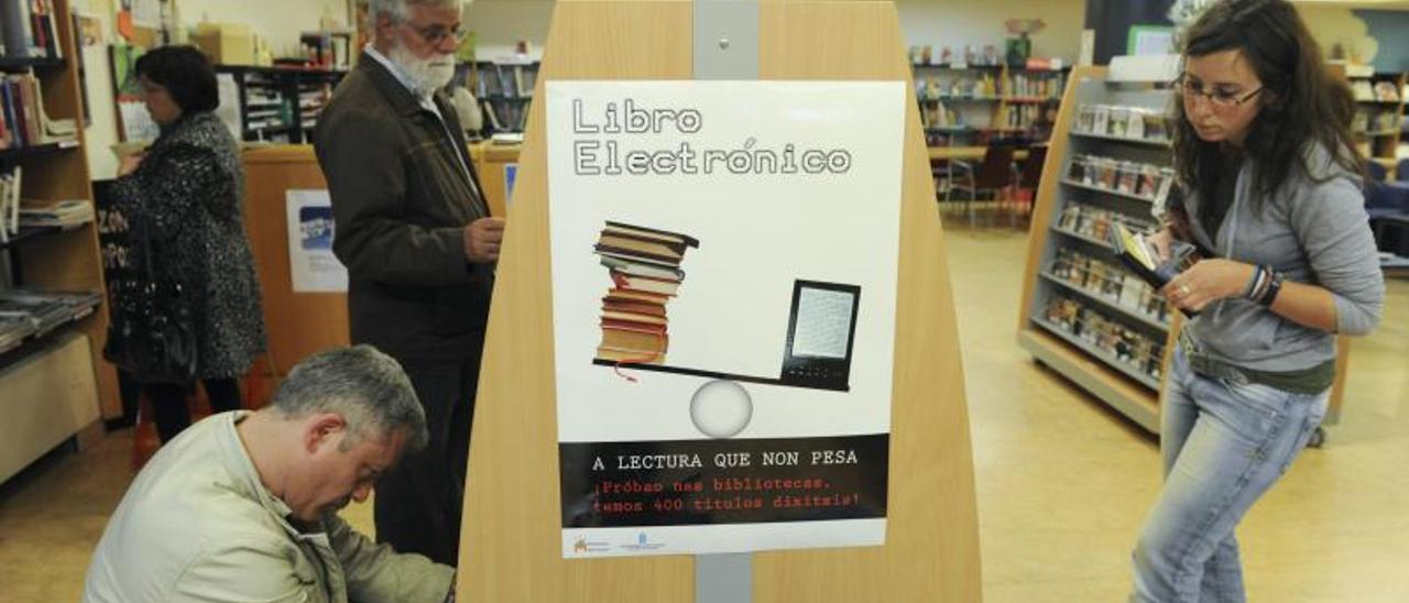 Biblioteca con fondos digitales.  | // FRAN MARTÍNEZ