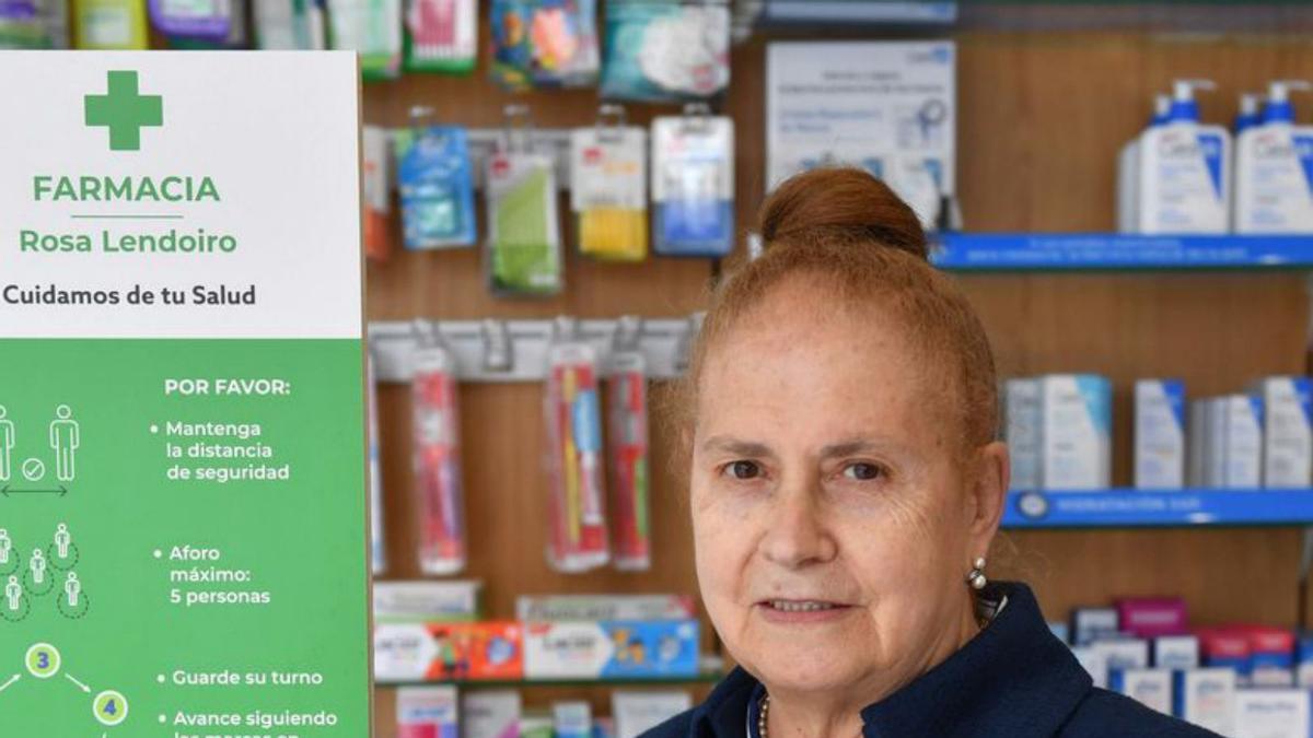 Rosa Otero, en su farmacia.   | // VÍCTOR ECHAVE