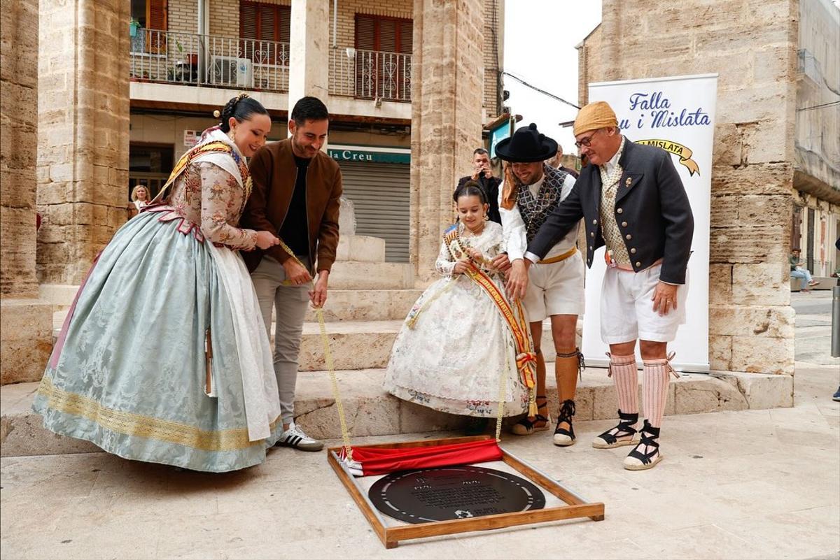 Descubrimiento de la placa del Centenario de Creu i Mislata