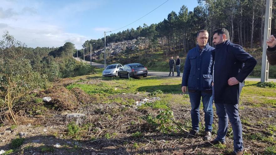 Uxío Benítez, en una visita a la zona de la actuación. // FdV