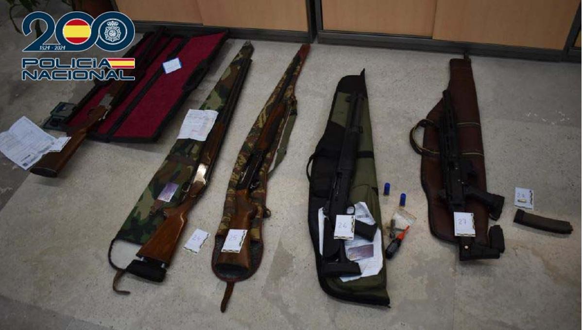 Armas entregadas por uno de los encarcelados por el tiroteo de Plasencia.
