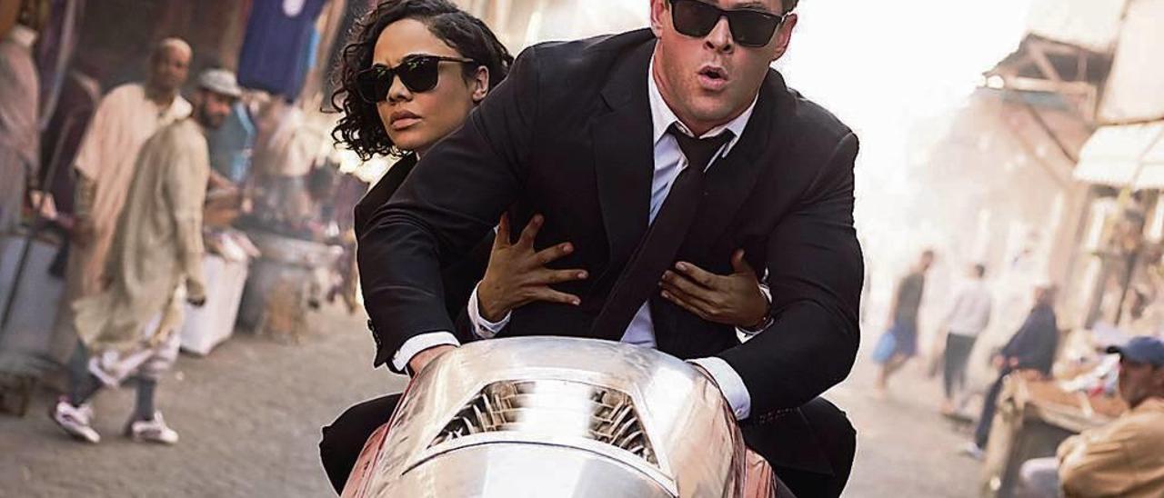 Chris Hemsworth y Tessa Thompson protagonizan &quot;Men in Black: International&quot;.  // Giles Keyte / Sony Pictures