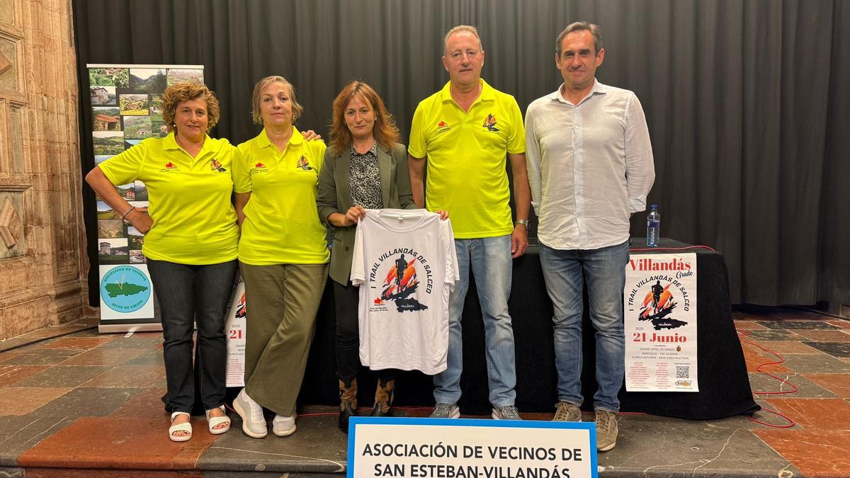 Por la izquierda, Angélica Sierra, Marisol Álvarez, Lorena Cobo, Miguel Ángel González y Juan Luengo, durante la presentación del trail.