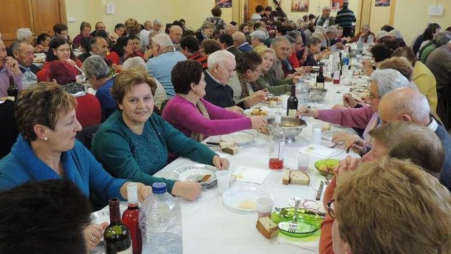 Almuerzo solidario celebrado el pasado año en el albergue de Santibáñez.