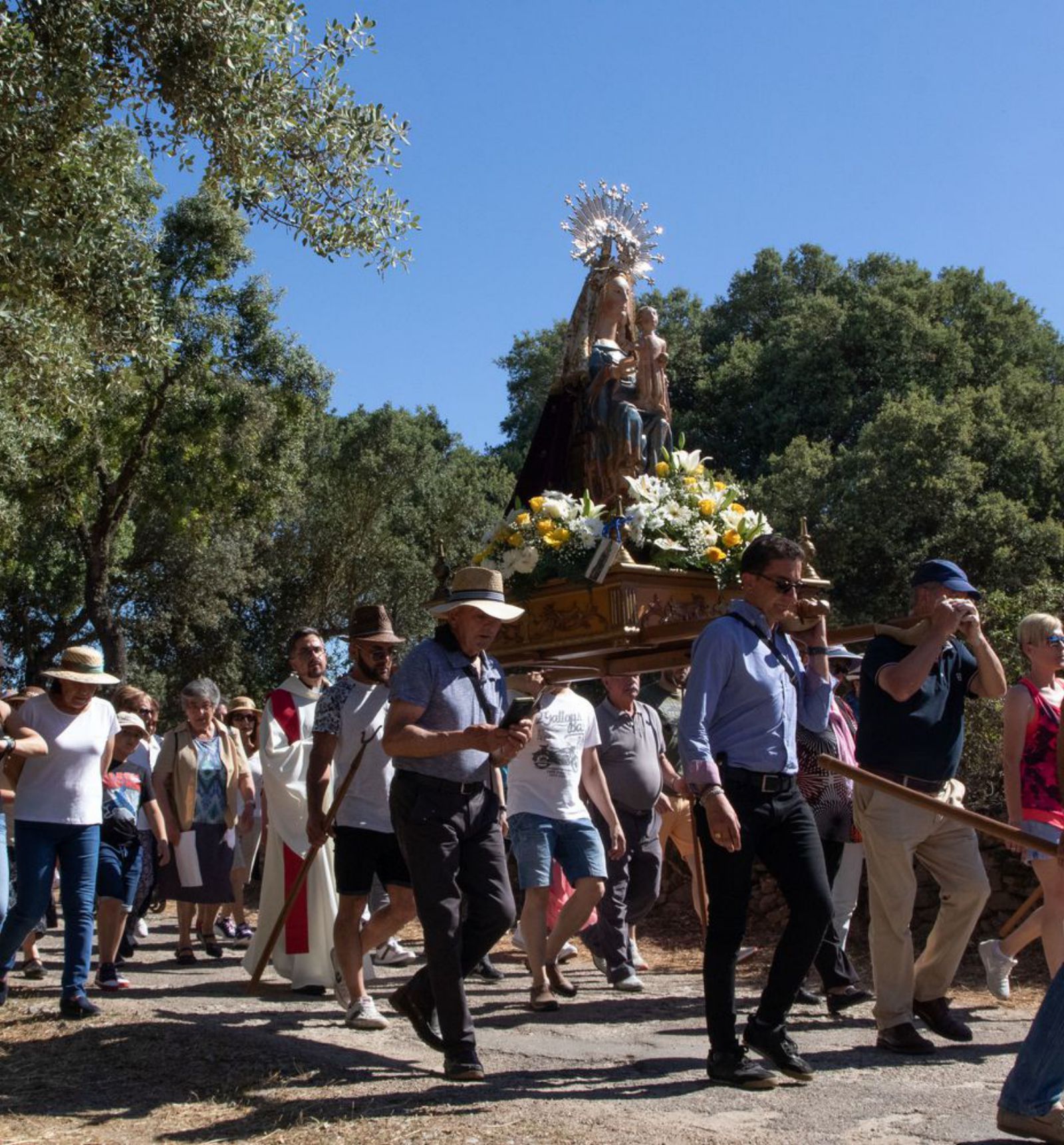 La Virgen del Castilo camino de la ermita. | José Luis Fernández