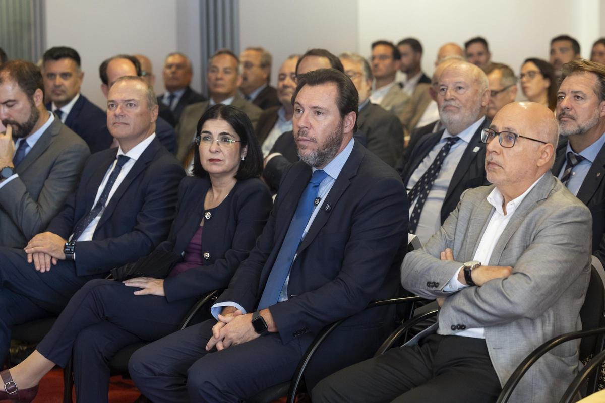 Óscar Puente junto a Antonio Morales, Carolina Darias y Augusto Hidalgo.