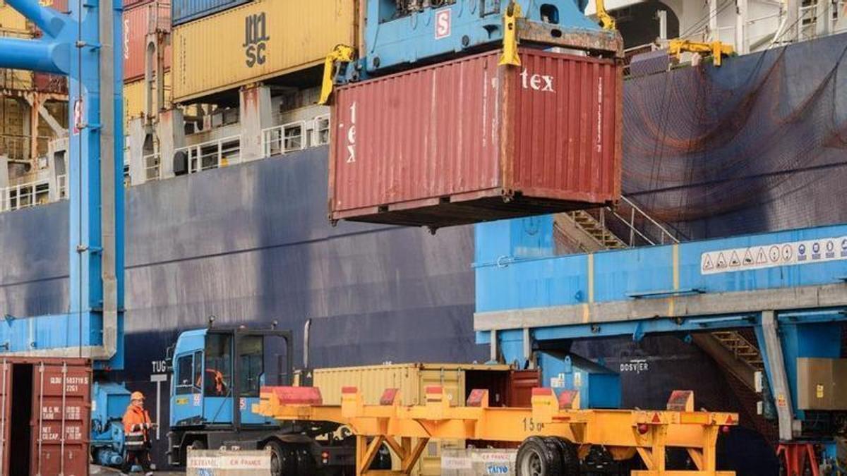 Maniobras en una de las terminales de contenedores del Puerto de Las Palmas