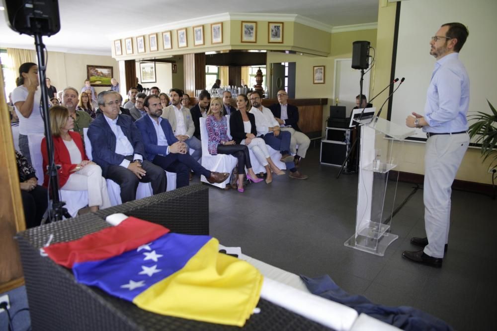 Javier Maroto, con venezolanos en Tenerife