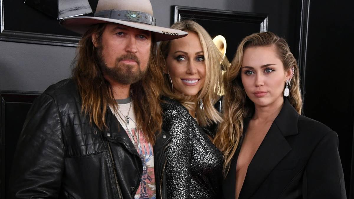 Cronología del cisma que ha dividido a la familia de Miley Cyrus: un divorcio, el apoyo a un ex, un triángulo amoroso...