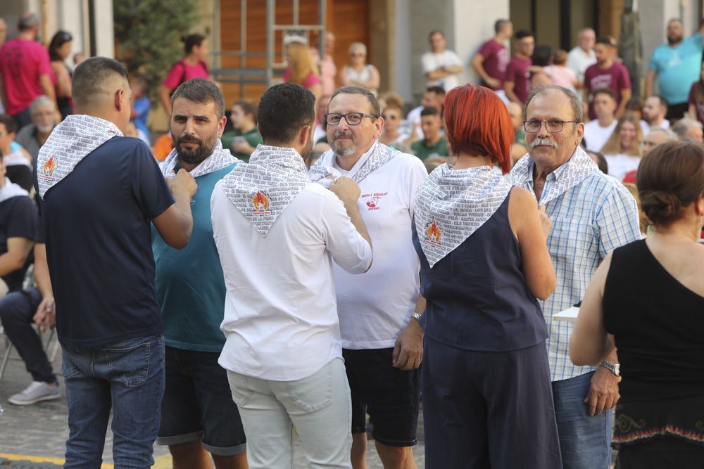 Fiestas de Sagunt. Pregón De Vicente Vayá y puesta del pañuelo de las peñas.