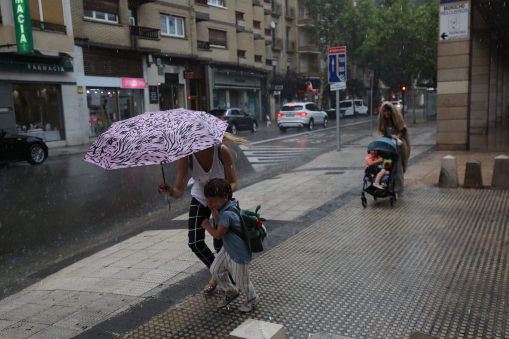 EN IMÁGENES | Así están las calles de Zaragoza por el tormentón de lluvia y granizo