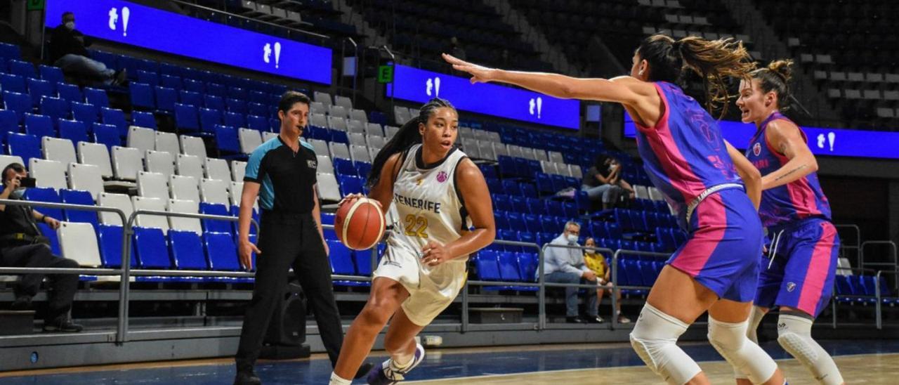 Las jugadoras del Clarinos vieron el aro con facilidad ante el Sassari.