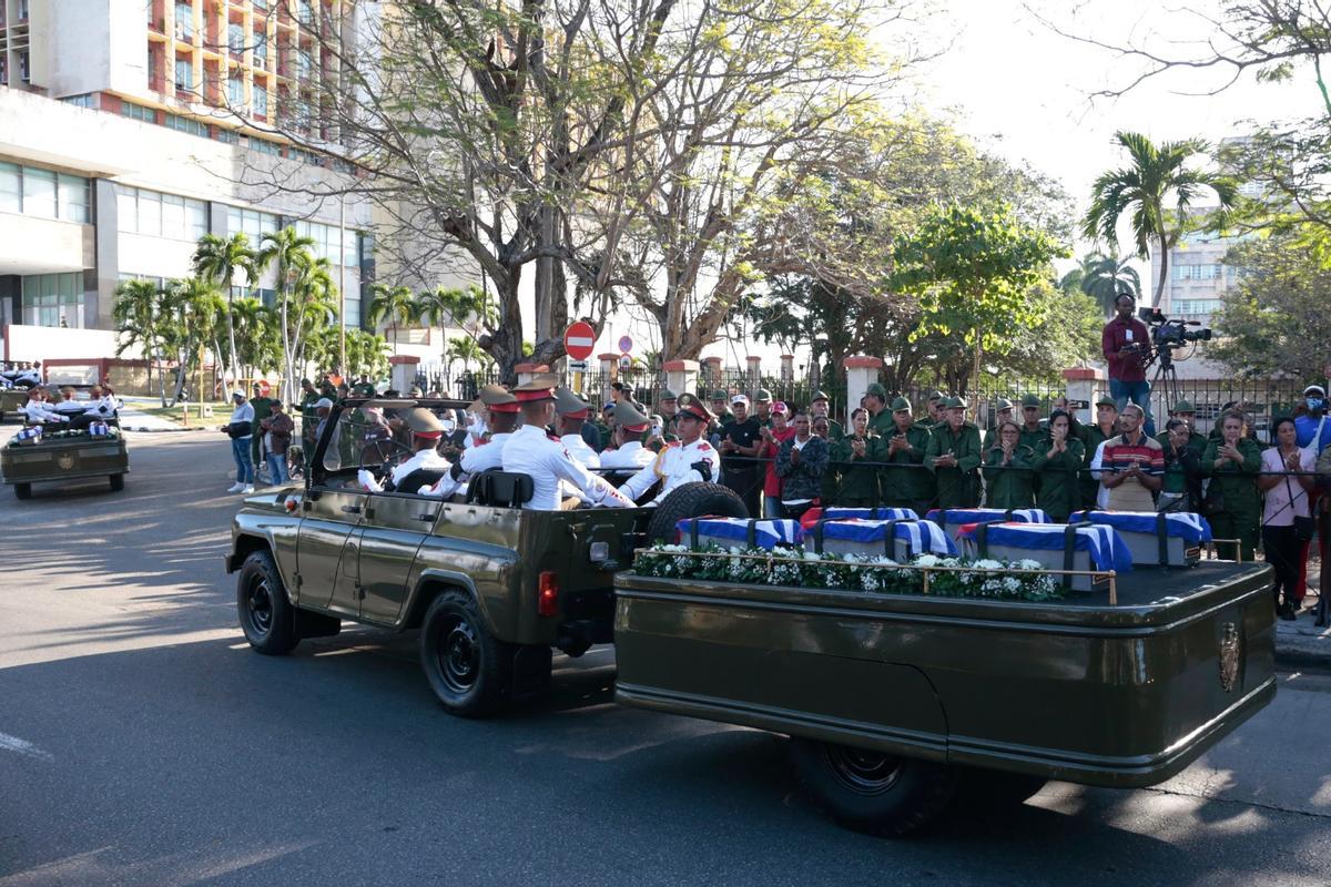El desfile con los restos mortales de los militares cubanos caídos en el ataque estadounidense para el secuestro de Maduro en Caracas.
