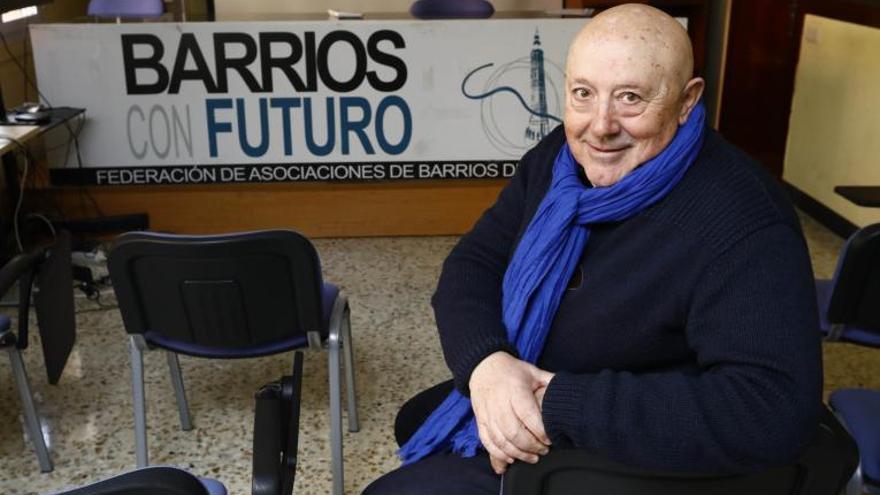 El presidente de la Federación de Asociación de Barrios de Zaragoza (FABZ), Manuel Arnal, este viernes en la sede.  | JAIME GALINDO
