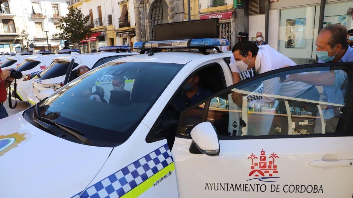 El alcalde respalda la instalación de veladores en el entorno de Mezquita pero sin convertirla &quot;en una terraza de verano&quot;