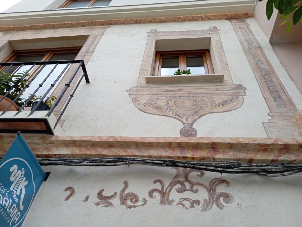 Detalle de la fachada de la calle Altozano, 18.