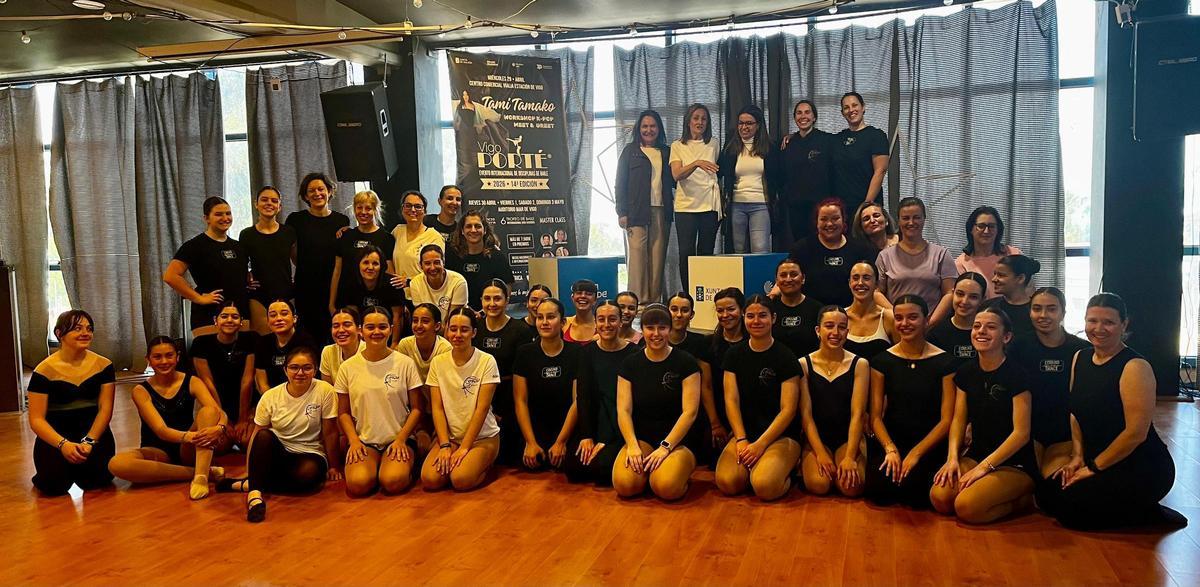 Visita de responsables políticas a uno de los ensayos de Vigo Porté.
