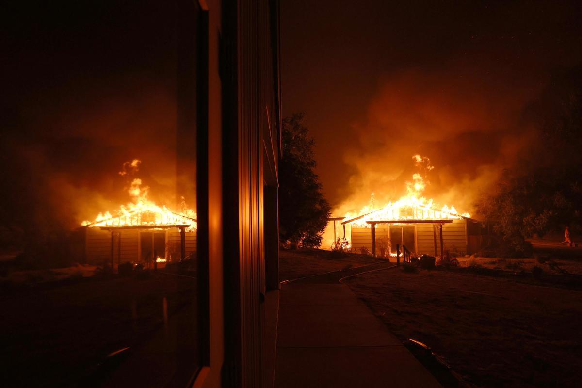 Otro devastador fuego en Mariposa (California) se acerca al parque de Yosemite