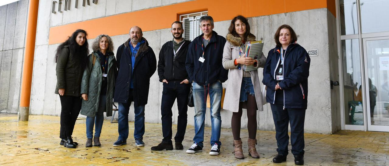 Parte de los docentes del centro penitenciario de A Lama, en Pontevedra.