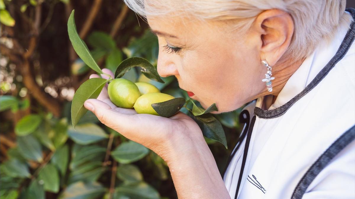 Susi Díaz, en su restaurante La Finca, en Elche, distinguido con un Sol Sostenible