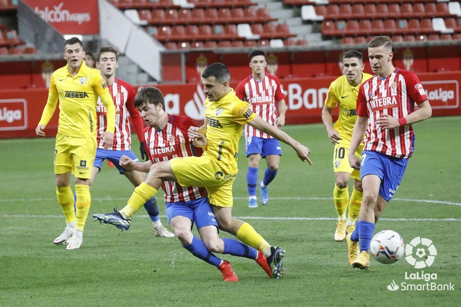 Partido de la Liga Smartbank entre el Sporting y el Málaga CF