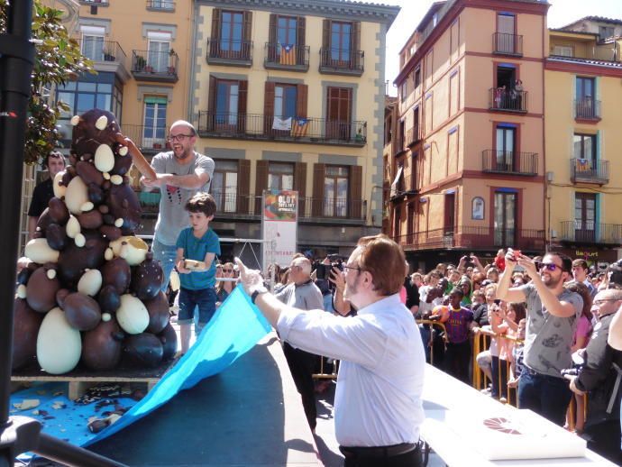 Trencada de mona pels que no tenen padrins a Olot