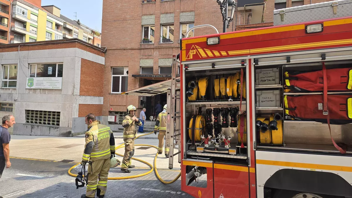 Susto en Oviedo: un descuido provoca un incendio en un piso del entorno de Valentín Masip