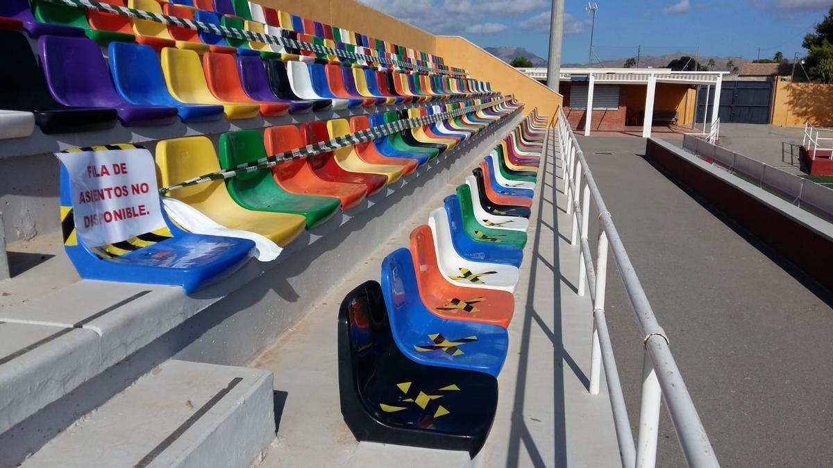 Gradas marcadas en la Ciudad Deportiva de San Vicente del Raspeig.