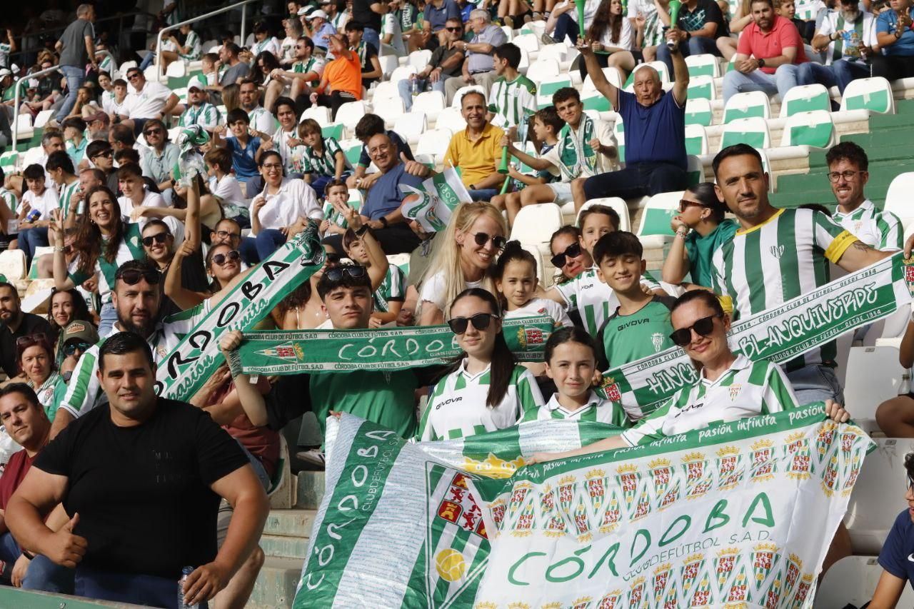 Córdoba CF-Ponferradina | Las imágenes de la afición blanquiverde en el play off de ascenso