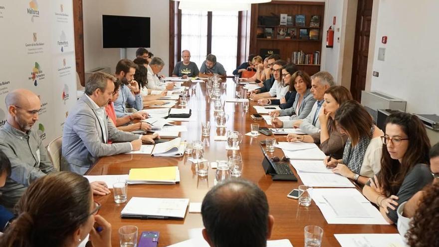 Reunión ayer de la Comisión de Turismo Sostenible.