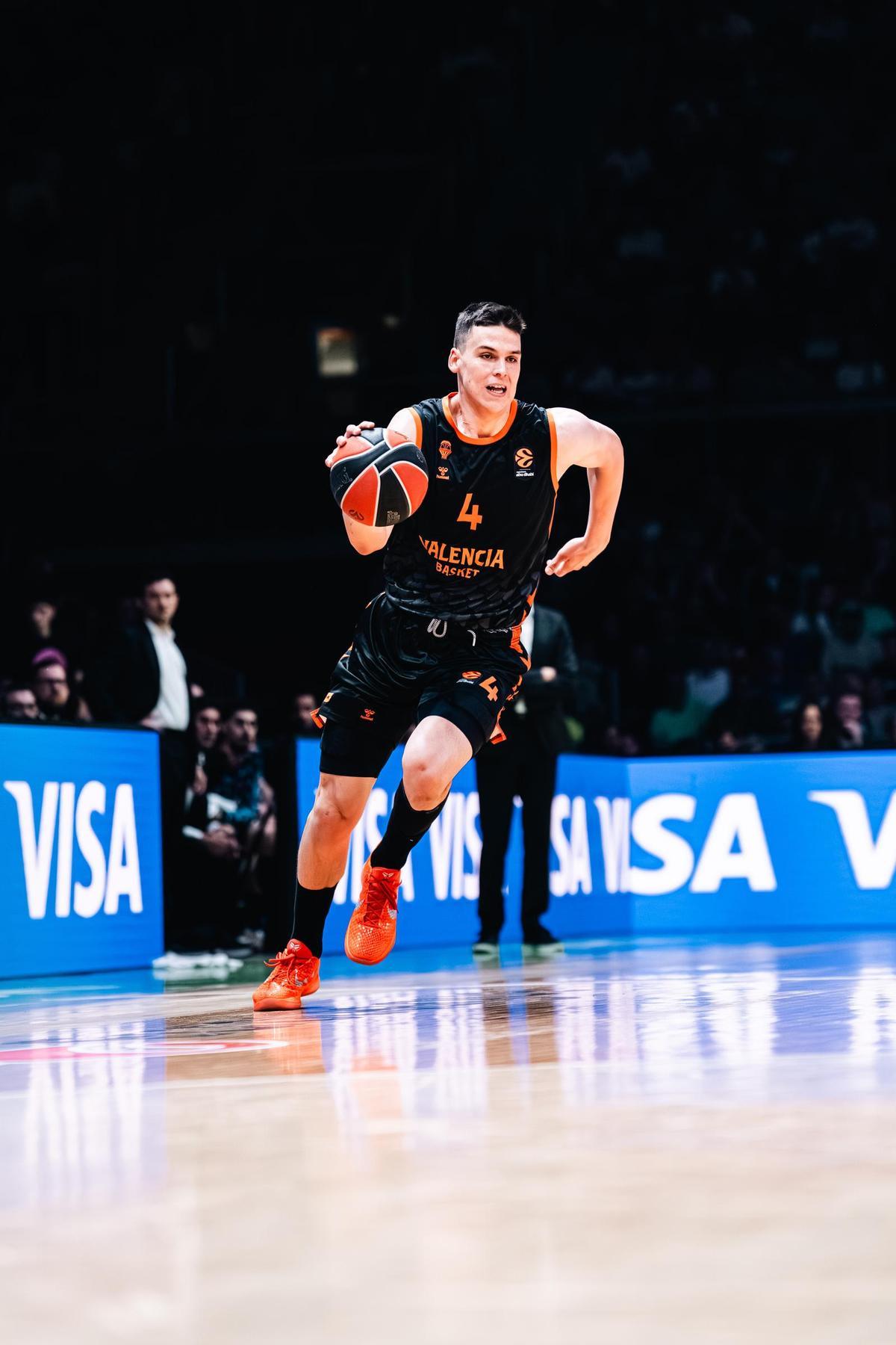 Jaime Pradilla, durante el partido ante el Dubai Basketball.