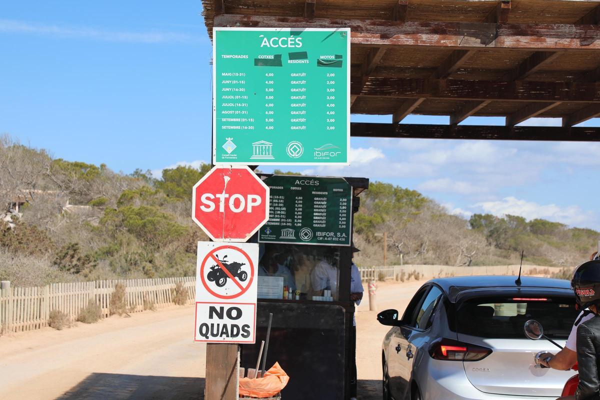 Galería: Control de acceso a ses Illetes y a la playa de Llevant en Formentera
