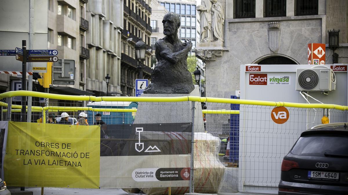 Las obras de Via Laietana, recién iniciadas, con Cambó como testigo de un cambio que tal vez le 'gentrifique' de su actual pedestal.