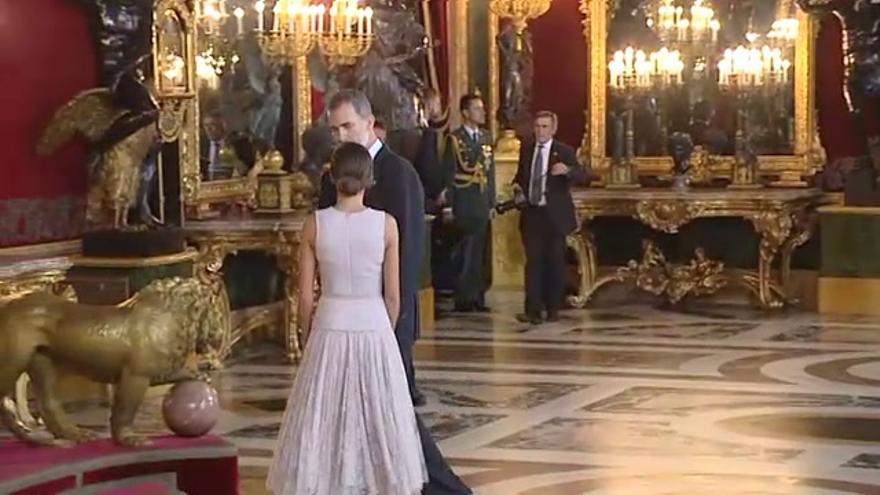 El lapsus de Pedro Sánchez durante el besamanos en el Palacio Real