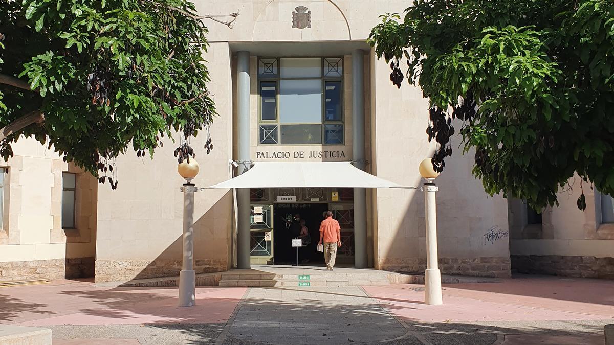 Palacio de Justicia de Alicante, donde se acordó la prisión para el detenido.