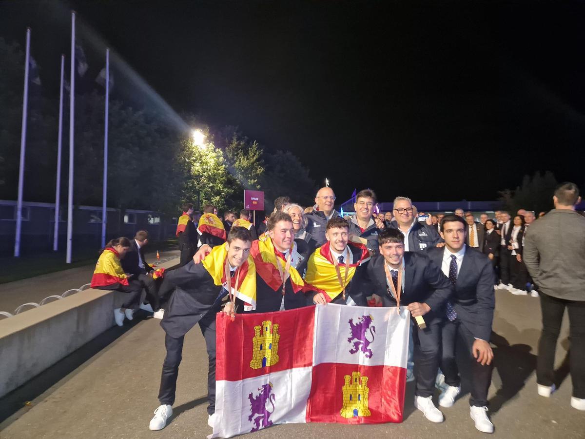 Profesores y alumnos de Castilla y León participantes en el EuroSkills 2025 de Dinamarca.