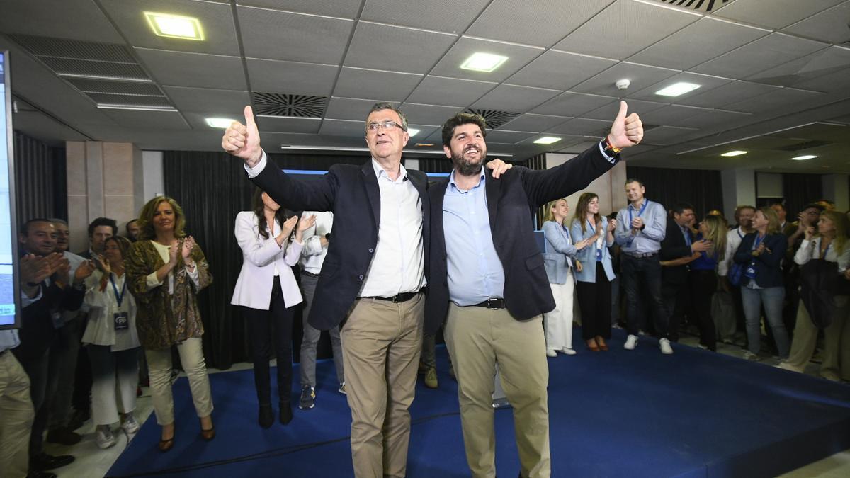 José Ballesta y Fernando López Miras celebran su victoria en el 28M
