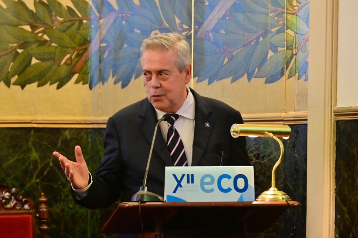 Gómez Caamaño tras recoger el premio a la personalidad política más relevante en oncología