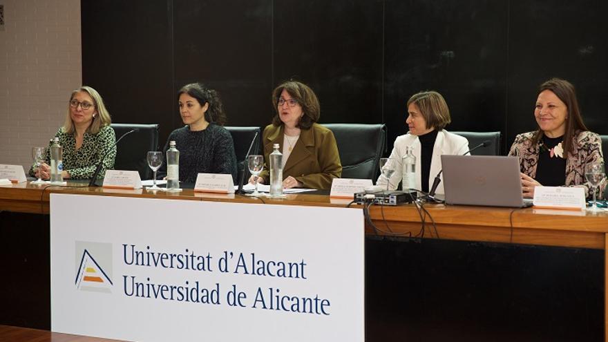 Tres investigadoras destacan en la UA la capacidad de las mujeres para liderar equipos científicos