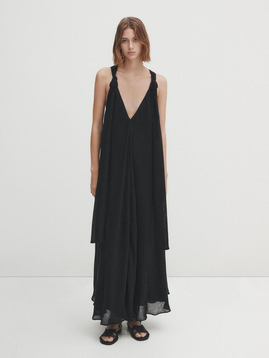 Vestido negro largo fluido de Massimo Dutti