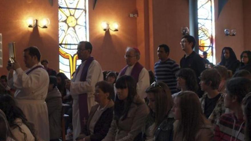 320 jóvenes participan en un encuentro diocesano en la ciudad